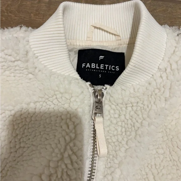 Fabletics oversized bomber cream sherpa zip up jacket Size Small - Picture 3 of 5